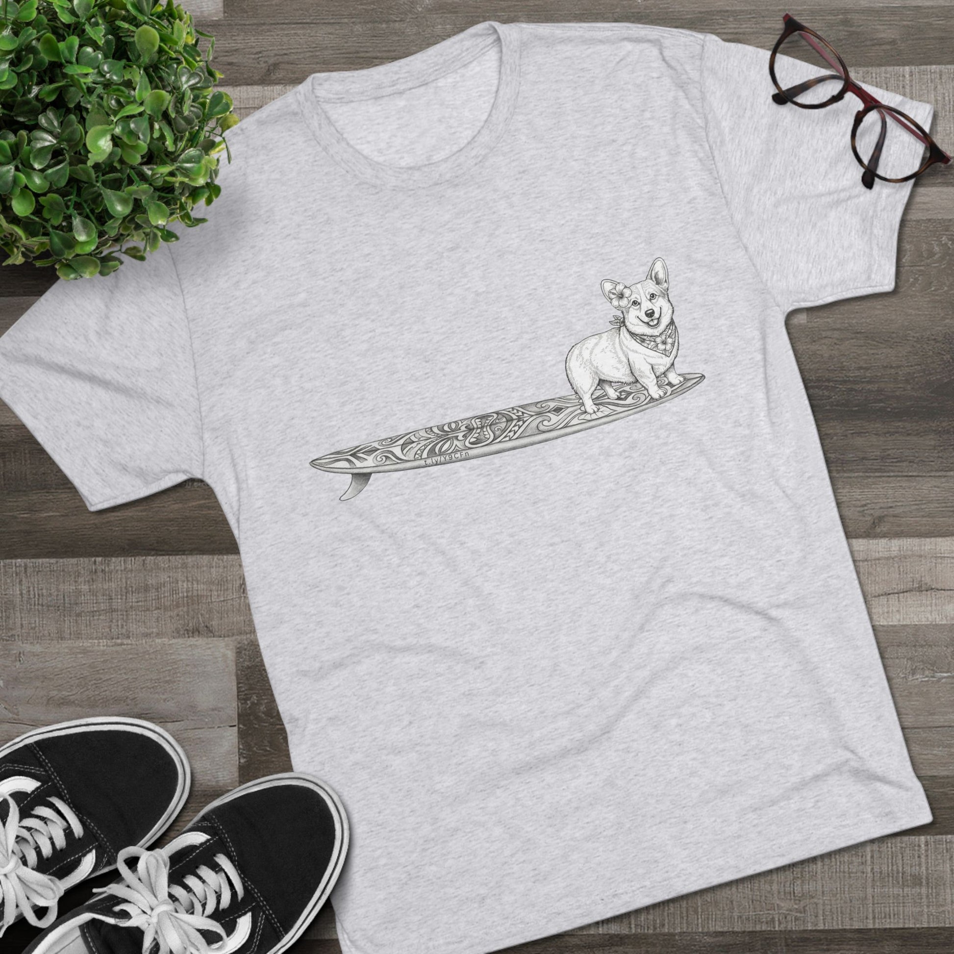 Light heather grey Corgi surf t-shirt with hibiscus bandana tiki surfboard illustration styled with Vans and sunglasses — The Swell Dogs