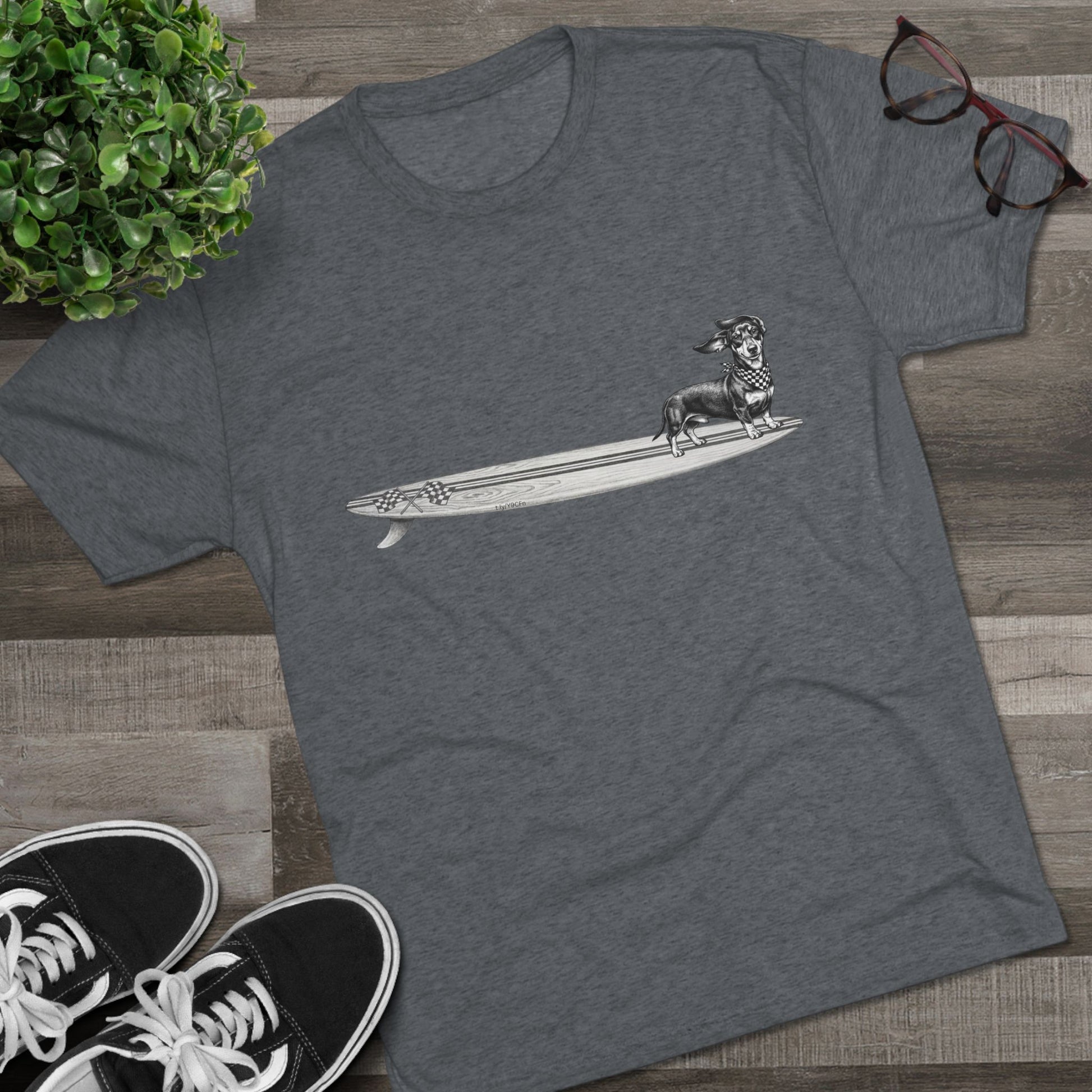 Dark heather Dachshund surf t-shirt with checkered racing flag bandana wood grain surfboard design styled with Vans and sunglasses — The Swell Dogs